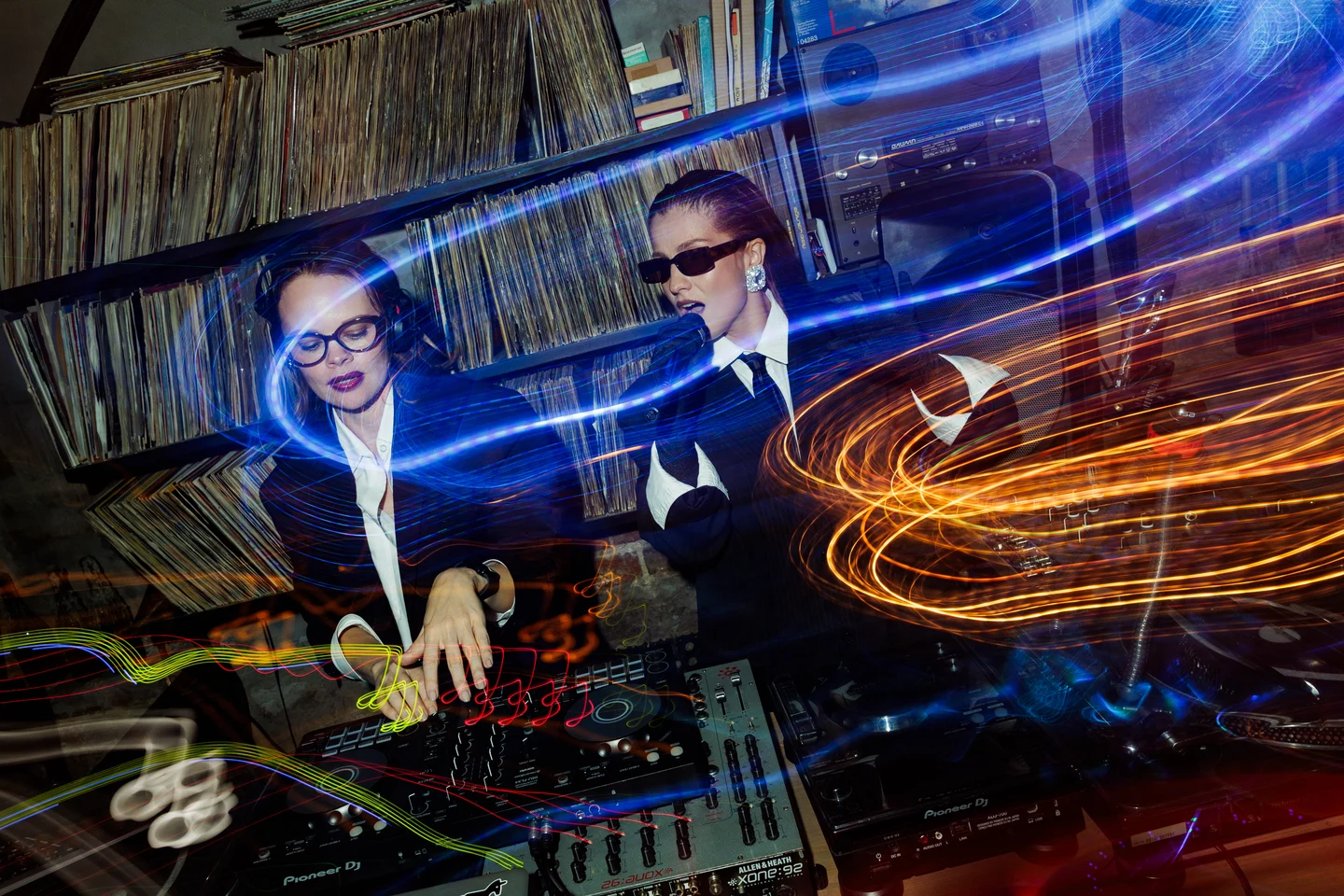 DJ & LIVE VOCAL SHOW